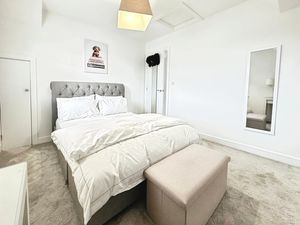 DE VERE LANE- click for photo gallery